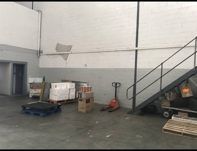 381M² WAREHOUSE TO LET IN AIRPORT INDUSTRIA